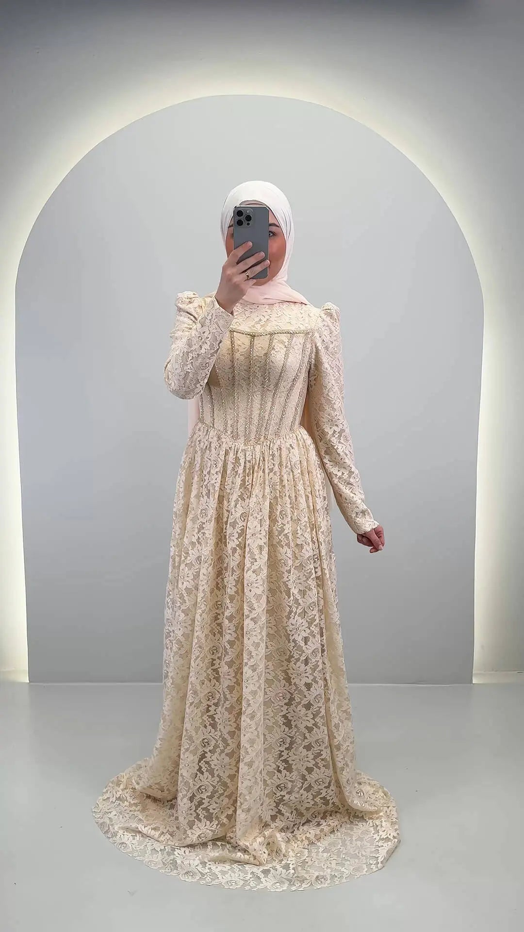 Mina Abiye Bej