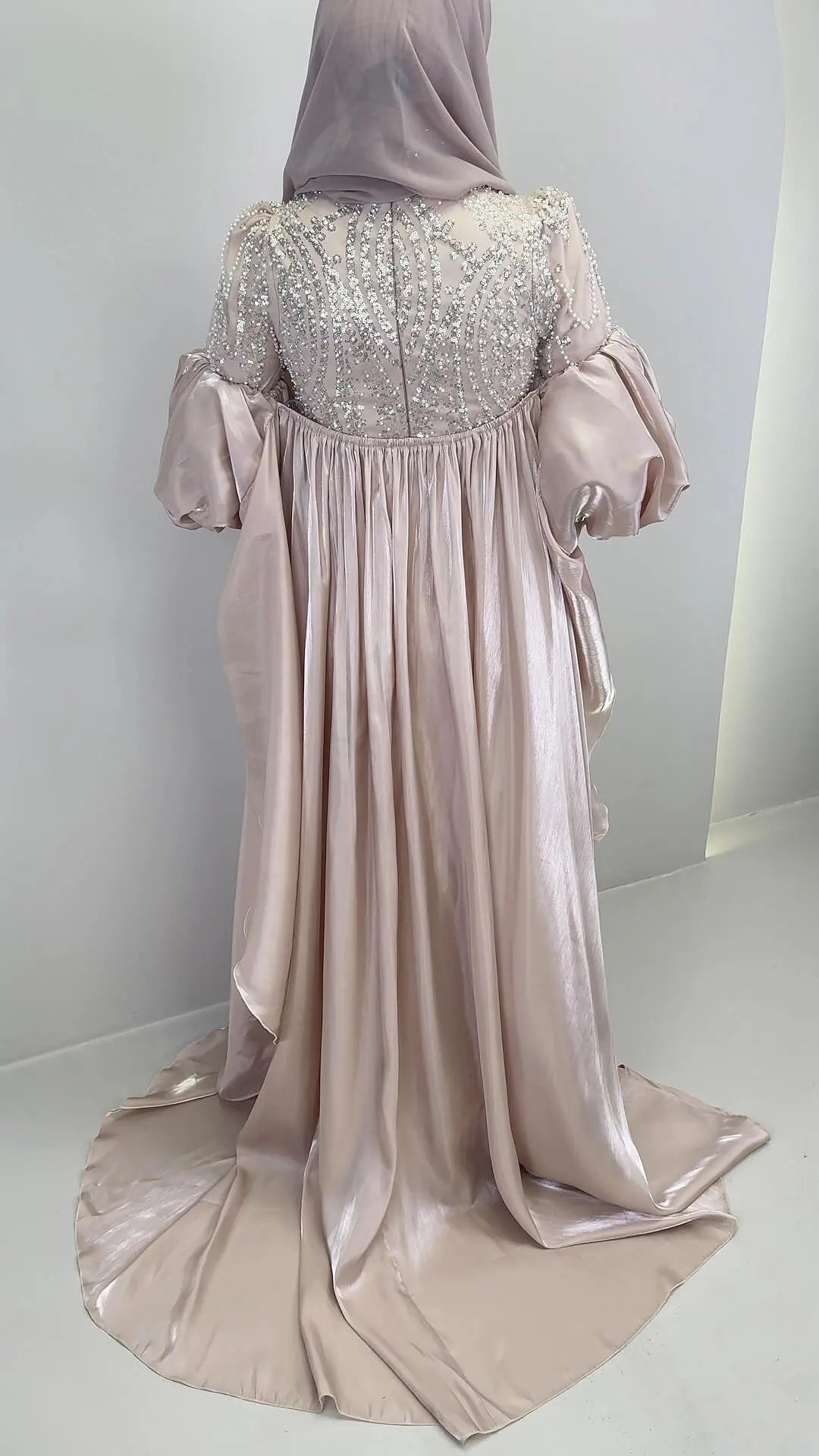 Tias Abendkleid Beige